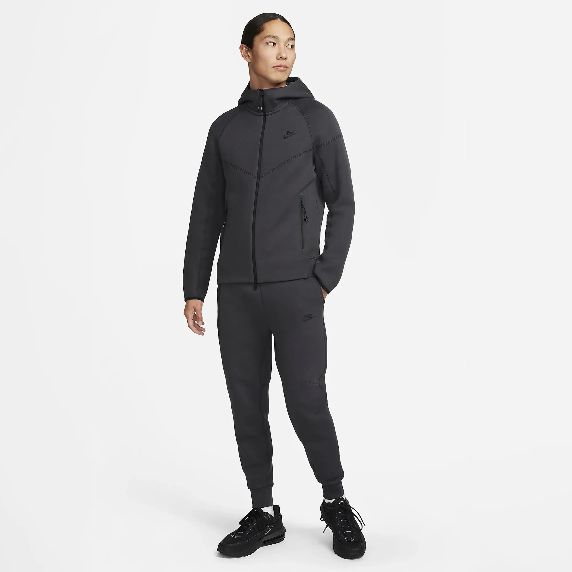 Nike | SPORTSWEAR TECH FLEECE SLIM FIR JOGGERS  { BLACK/BLACK
